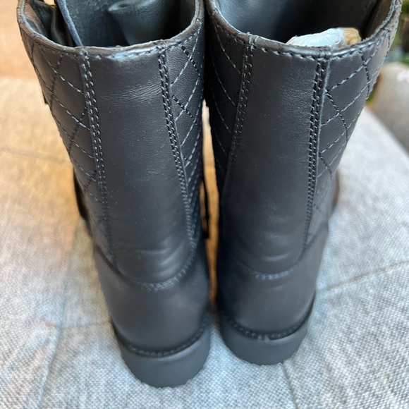NWOT Chanel Quilted CC Lace Up Combat - Picture 7 of 14